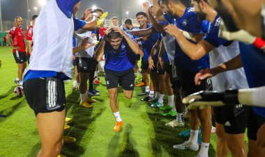 صور: ترحيب حار من كوزمين ونجوم الشارقة ببيانيتش