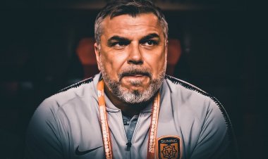 هل يرحل كوزمين عن الشارقة لتدريب منتخب الصين؟