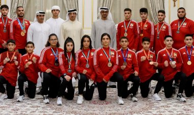 محمد بن زايد يستقبل أبطال المواي تاي والكيك بوكسينج