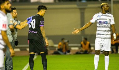 عرض قمصان الهلال المسروقة للبيع والطائي يحتج!