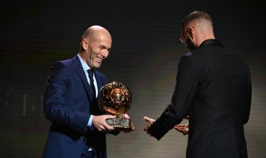 فيديو: شاهد لحظة إعلان فوز بنزيما بالكرة الذهبية