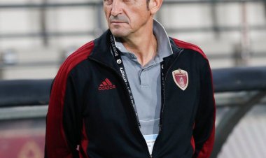 مدرب الوحدة غير مُهتم بغيابات الشارقة