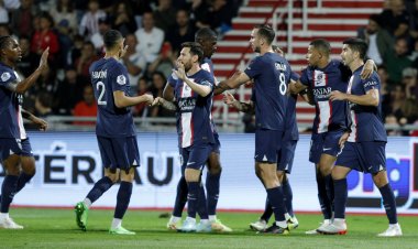 باريس سان جيرمان شامخ في القمة بفضل مبابي وميسي