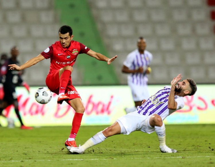 نقاط "الكلاسيكو" تغري "العين" وتغازل شباب الأهلي