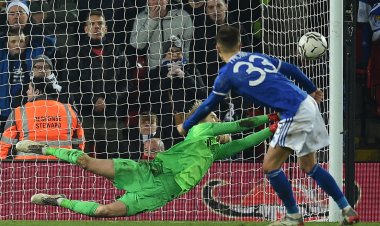 كيليهر يتصدى إلى 3 ركلات ترجيح.. ليفربول يتأهل