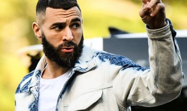 بنزيما يخرج من تدريبات فرنسا بعد 15 دقيقة