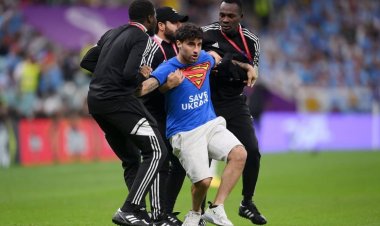 فيديو: دخول مفاجئ يغضب منظمي كأس العالم