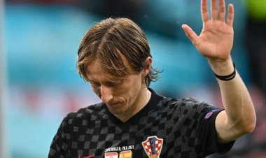 مودريتش يتحول من "لاجئ" الى بطل قومي في كرواتيا.. كيف حدثت المعجزة