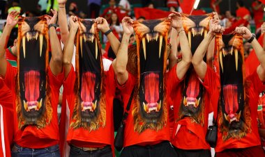 أفراح الفوز على إسبانيا تتجاوز حدود المغرب والجزائريون في مقدمة المحتفلين!