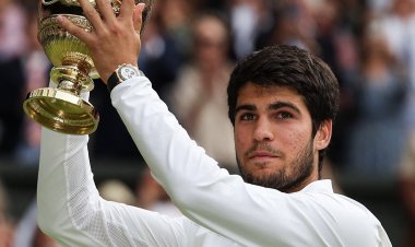 ألكاراز يثير غضب ديوكوفيتش ويحقق حلمه في ويمبلدون