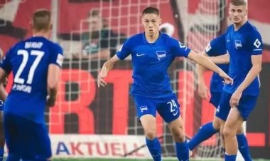 مدرب يشرك 3 من أولاده في مباراة واحدة