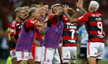 مهاجم منتخب البرازيل يتعرض للضرب من مدربه