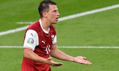 مونشنغلادباخ يعلن عن إصابة مدافعه بالسرطان