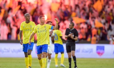 مشادة بين الهلال والنصر بسبب غرز العلم