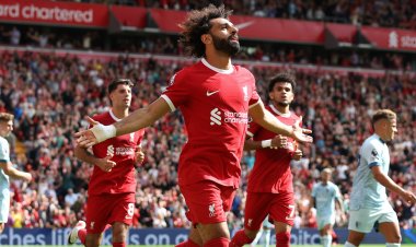 ليفربول يحول تأخره إلى فوز بعشرة لاعبين