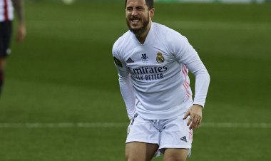 هازارد يدرس الاعتزال