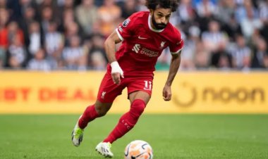 صلاح يستعد لركوب طائرة خاصة إلى جدة