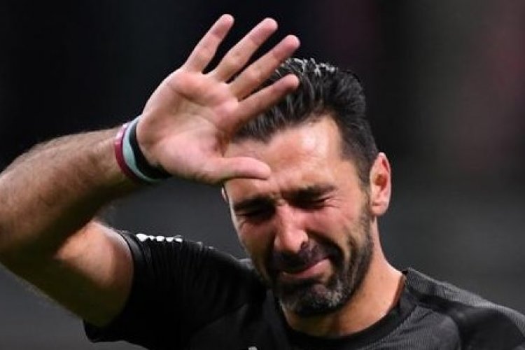 بوفون يؤكد اعتزاله رسميا