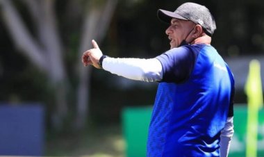 وفاة مساعد مدرب كوستاريكا خلال المباراة مع الامارات