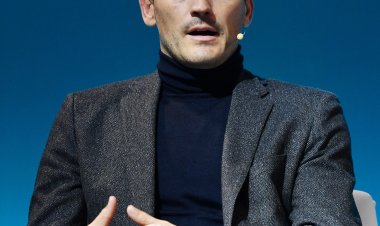 إيكر كاسياس يترشح لرئاسة الاتحاد الإسباني بعد استقالة رويباليس