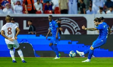 نيفيز يقود الهلال لدور الـ16