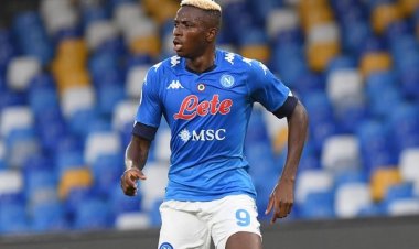 رئيس نادي نابولي: فيكتور أوسيمين سيجدد عقده مع نابولي