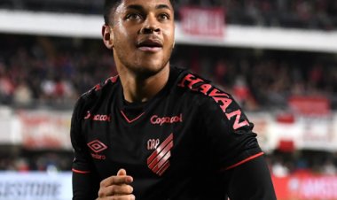 فيتور روكي سبب في عرقلة عودة ميسي إلى برشلونة