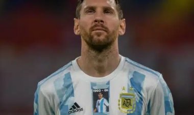 ميسي يتعرض للبصق من لاعب منتخب باراجواي