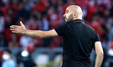 الركراكي يرشح مصر والجزائر للظفر بـ"الكان"