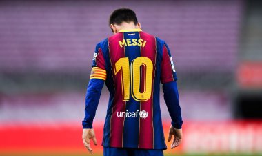 برشلونة سيكرم ميسي أثناء افتتاح ملعب كامب نو الجديد