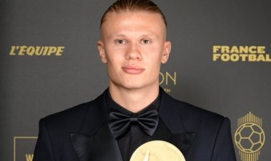 هالاند يحصد جائزة جيرد مولر لأفضل هداف في العالم