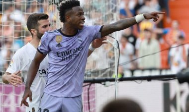 في بيان رسمي .. فالنسيا ينتقد فرانس فوتبول بسبب فينيسيوس جونيور!