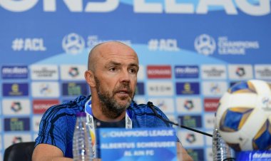 نادي العين يقيل مدربه شرودر رغم نتائجه الإيجابية!