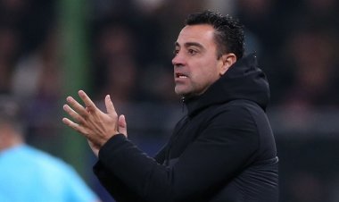 بيكيه: لا أرى أحداً أفضل من تشافي لقيادة برشلونة