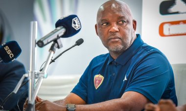 نادي الوحدة يقيل موسيماني  ويعين الهولندي آرنو بويتنويغ مدرب الرديف بديلاً