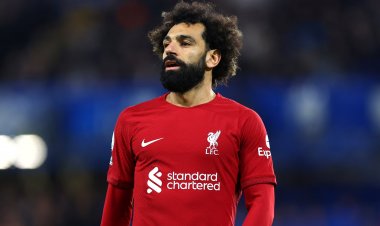 مايكل أوين يهنئ محمد صلاح بعد معادلته بترتيب هدافي الدوري الإنجليزي