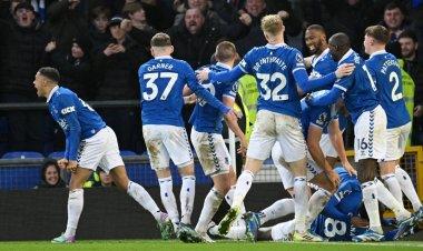 إيفرتون المتألق يهزم تشيلسي بثنائية