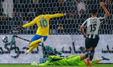 النصر يتخطى الشباب ويتأهل لنصف النهائي