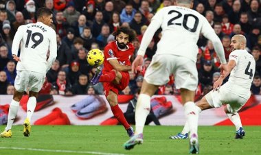 يونايتد يصمد أمام طوفان ليفربول