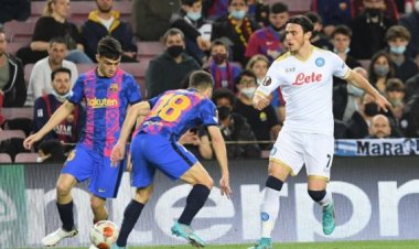 رئيس نابولي: برشلونة يشبهنا وسعيد لمواجهته