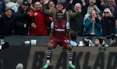 وست هام يعمق جراح مانشستر يونايتد