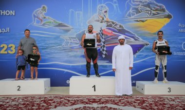 "أبوظبي للرياضات البحرية" يتوج الفائزين في "ماراثون" الدراجات المائية