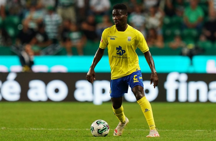منتخب غينيا يستبعد لاعب من قائمة كأس أمم إفريقيا بسبب فينيسيوس جونيور