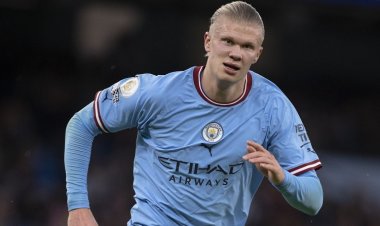 بيدري يعبر عن رغبته في ضم هالاند إلى برشلونة