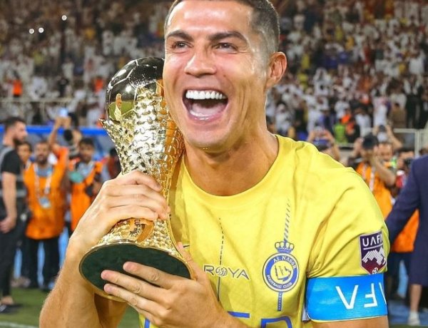 كريستيانو رونالدو يحصل على جائزة مارادونا لأفضل هداف في العالم من جلوب سوكر